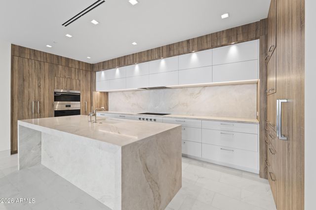 6587 N PALMERAIE Boulevard 1042, Paradise Valley, AZ 85253