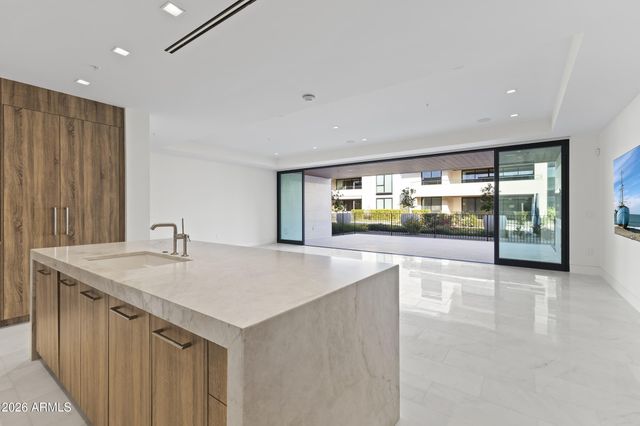 6587 N PALMERAIE Boulevard 1042, Paradise Valley, AZ 85253