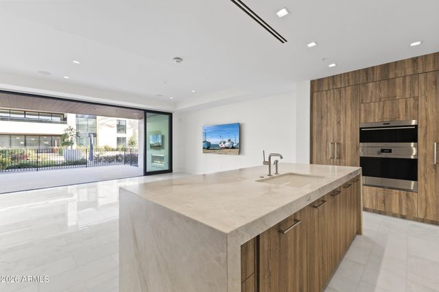 6587 N PALMERAIE Boulevard 1042, Paradise Valley, AZ 85253