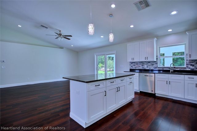 124 Clinton Avenue, Lake Placid, FL 33852