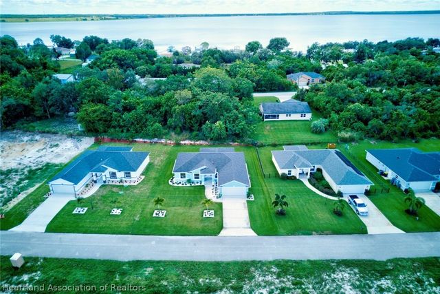 124 Clinton Avenue, Lake Placid, FL 33852