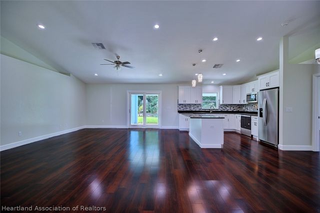 124 Clinton Avenue, Lake Placid, FL 33852