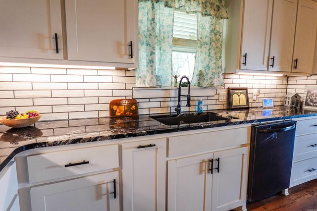 8 N Dogwood Drive, Mayflower, AR 72106