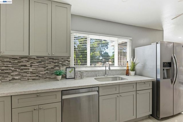 1839 Hill Ave, Hayward, CA 94541