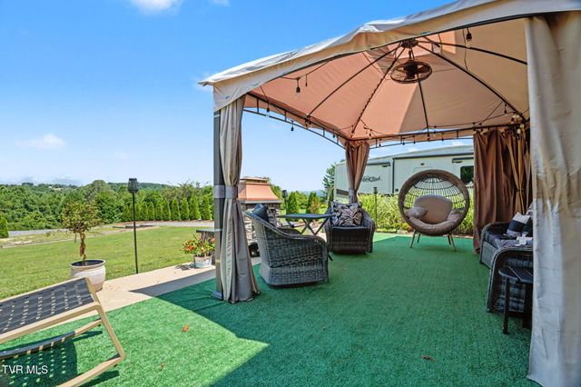 134 Country Acres Drive, Elizabethton, TN 37643
