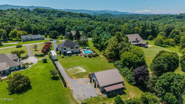 134 Country Acres Drive, Elizabethton, TN 37643