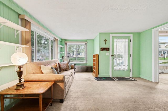 527 N Monroe Street, Lowell, MI 49331