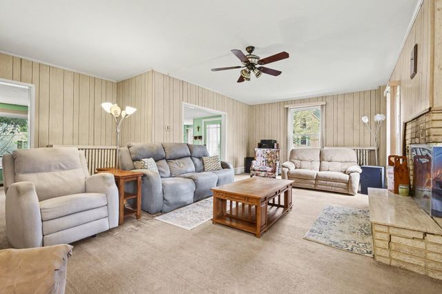 527 N Monroe Street, Lowell, MI 49331