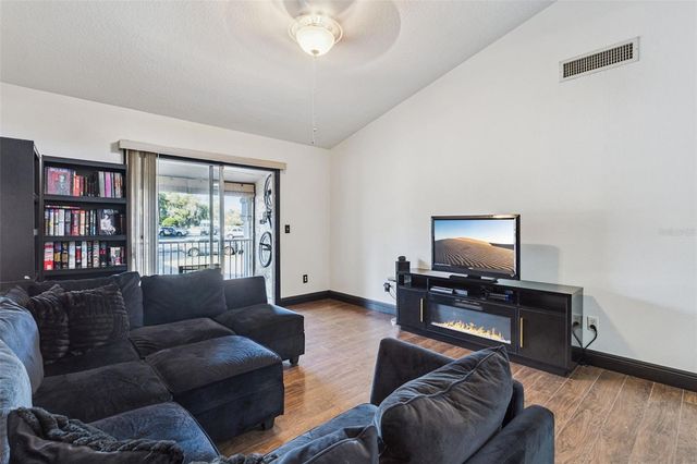 145 N PEARL LAKE CSWY 208, Altamonte Springs, FL 32714