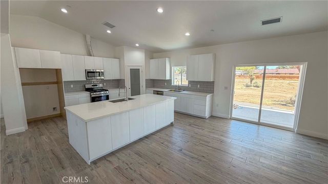 14416 Ricaree Road, Apple Valley, CA 92307