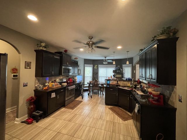 951 Terrace Creek Ln, Clarksville, TN 37040