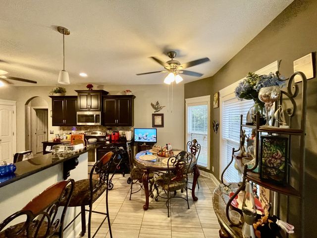 951 Terrace Creek Ln, Clarksville, TN 37040