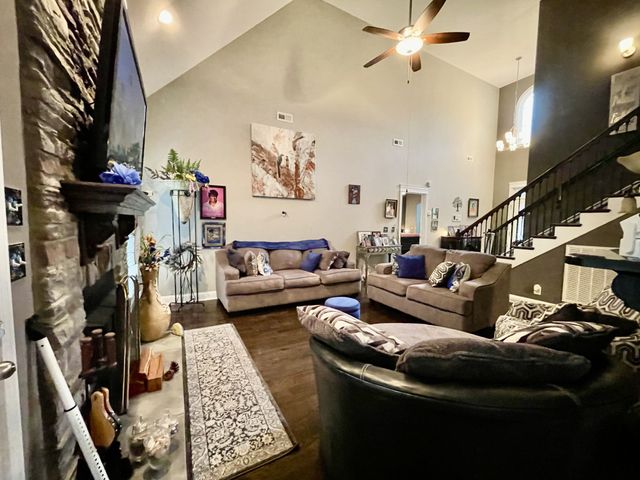 951 Terrace Creek Ln, Clarksville, TN 37040