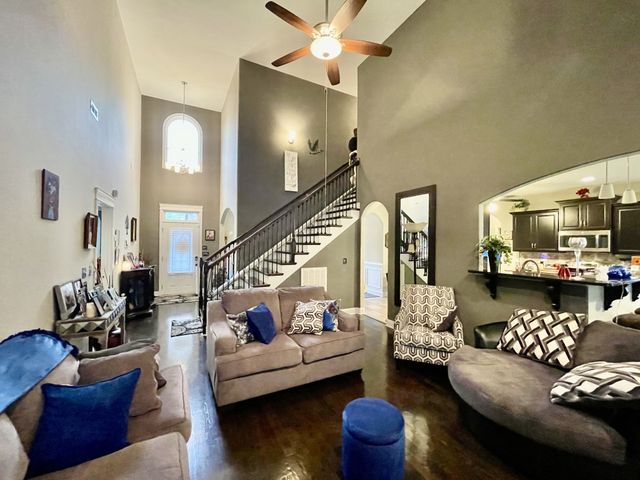 951 Terrace Creek Ln, Clarksville, TN 37040