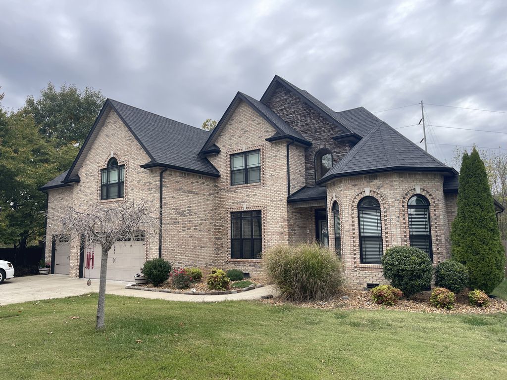 951 Terrace Creek Ln, Clarksville, TN 37040