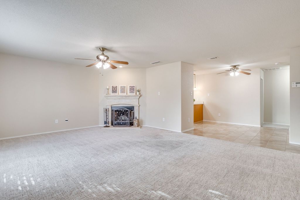 549 Bretts Way, Burleson, TX 76028 — photo 5