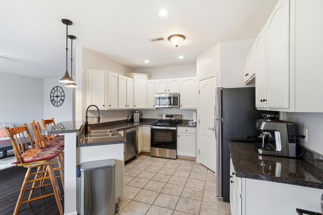 562 Rivers Breeze Drive, Ludlow, KY 41016