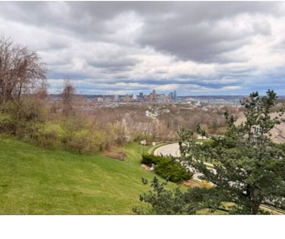 562 Rivers Breeze Drive, Ludlow, KY 41016