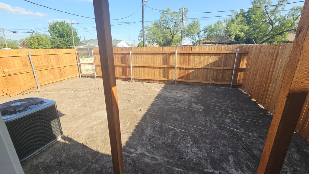 Image 13 of property listing at 209 W Avenue C A, San Angelo, TX 76903