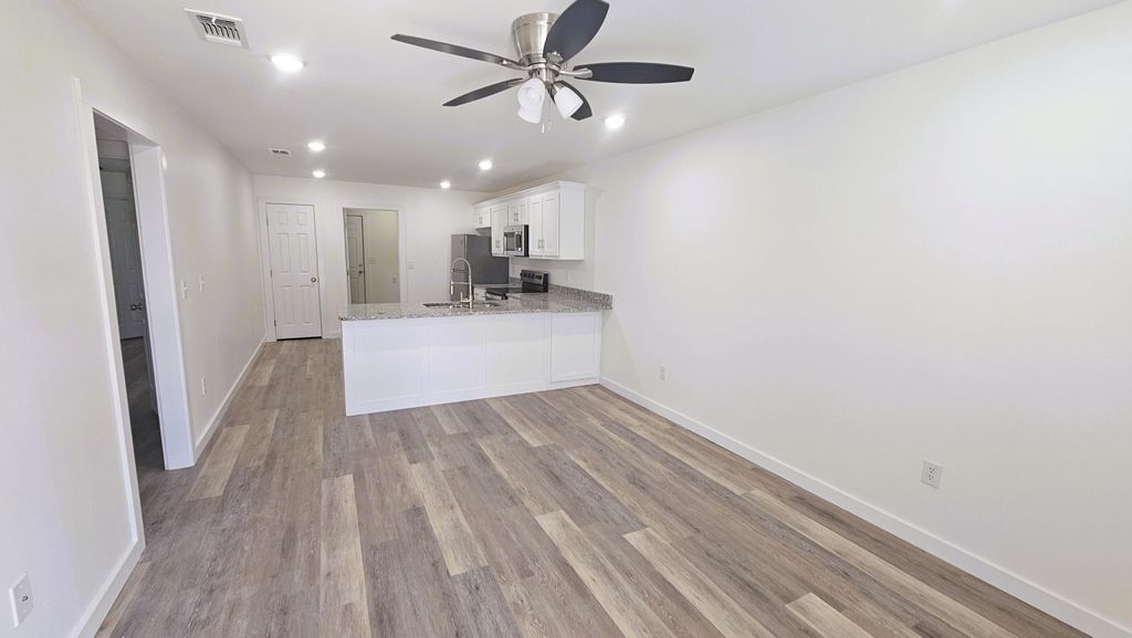 Image 2 of property listing at 209 W Avenue C A, San Angelo, TX 76903