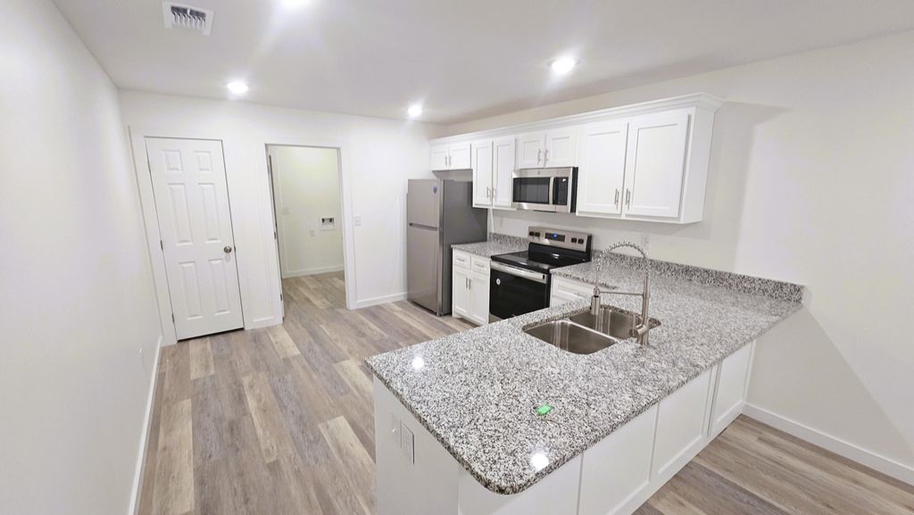 Image 3 of property listing at 209 W Avenue C A, San Angelo, TX 76903