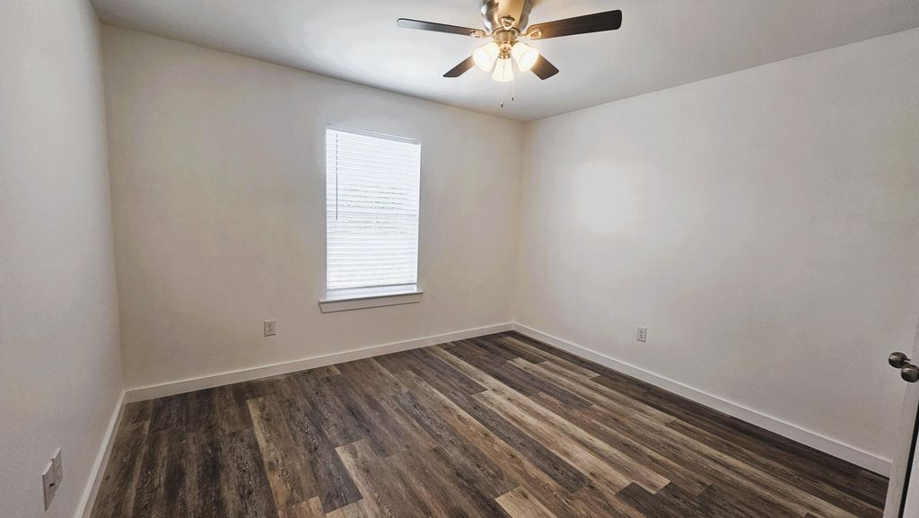 Image 8 of property listing at 209 W Avenue C A, San Angelo, TX 76903