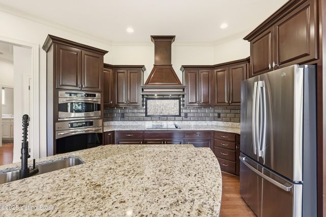 4123 Sanctuary Bluff Ln, Louisville, KY 40241