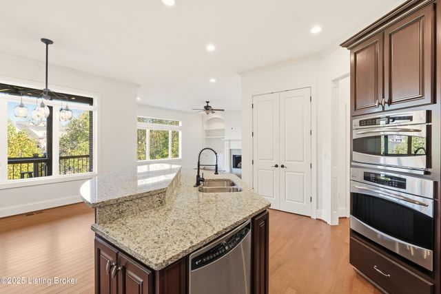 4123 Sanctuary Bluff Ln, Louisville, KY 40241