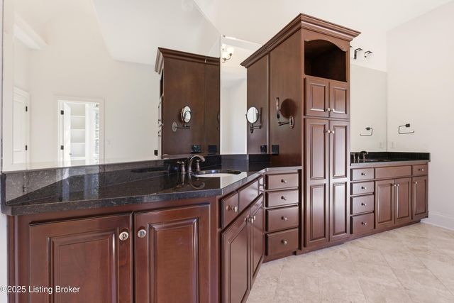 4123 Sanctuary Bluff Ln, Louisville, KY 40241