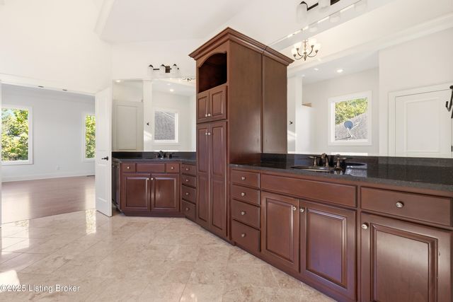 4123 Sanctuary Bluff Ln, Louisville, KY 40241