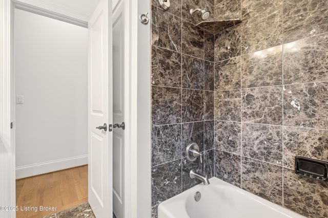 4123 Sanctuary Bluff Ln, Louisville, KY 40241