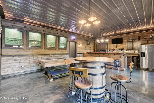 4123 Sanctuary Bluff Ln, Louisville, KY 40241