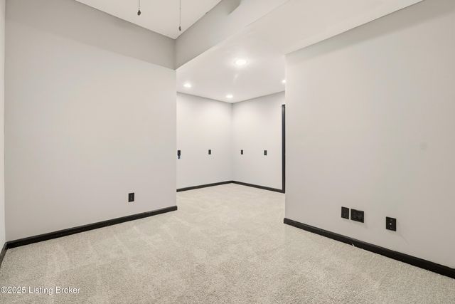 4123 Sanctuary Bluff Ln, Louisville, KY 40241