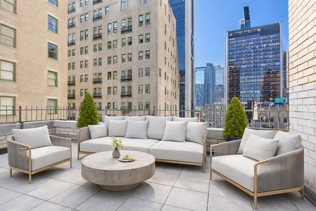 24 CENTRAL Park S PHE, New York City, NY 10019