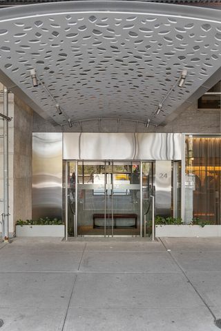24 CENTRAL Park S PHE, New York City, NY 10019