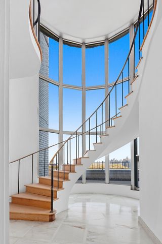 24 CENTRAL Park S PHE, New York City, NY 10019