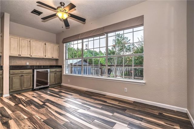 1009 Oaklands DR, Round Rock, TX 78681