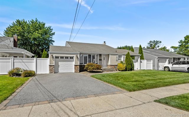 392 Philadelphia Avenue, Massapequa Park, NY 11762