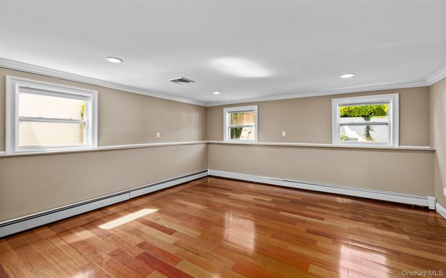 392 Philadelphia Avenue, Massapequa Park, NY 11762