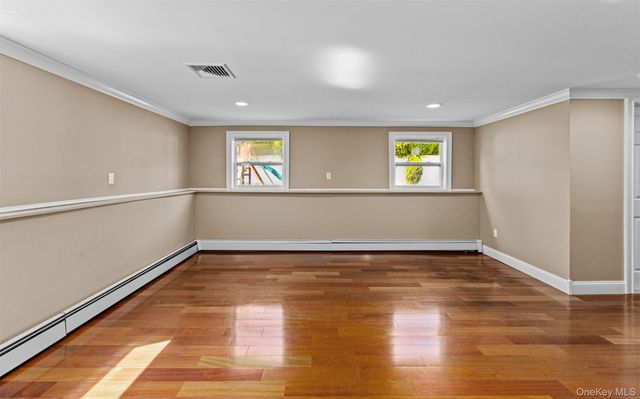 392 Philadelphia Avenue, Massapequa Park, NY 11762
