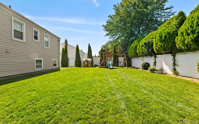 392 Philadelphia Avenue, Massapequa Park, NY 11762