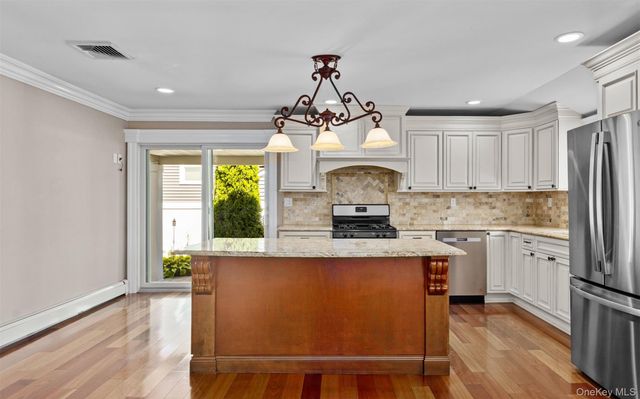 392 Philadelphia Avenue, Massapequa Park, NY 11762