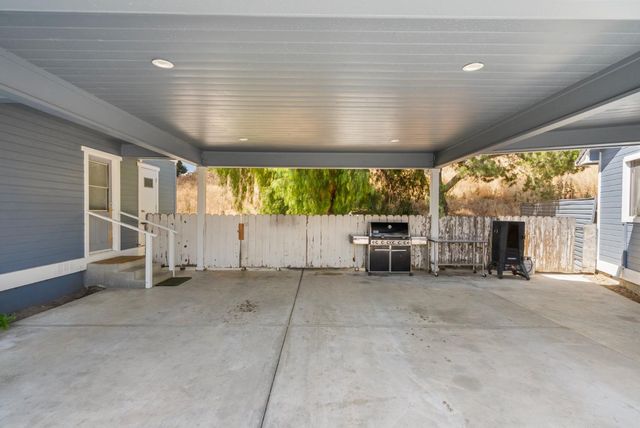 695 Hospital Road, Hollister, CA 95023