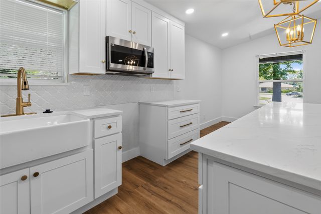 1708 HIGH POINT Circle, Garland, TX 75041