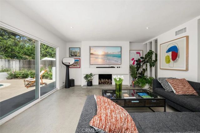 25121 Ericson Way, Laguna Hills, CA 92653