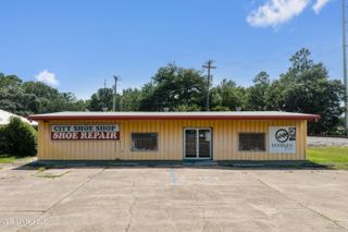 3717 Hospital Road, Pascagoula, MS 39581