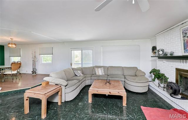 196 Absolut Lane, Troy, MO 63379