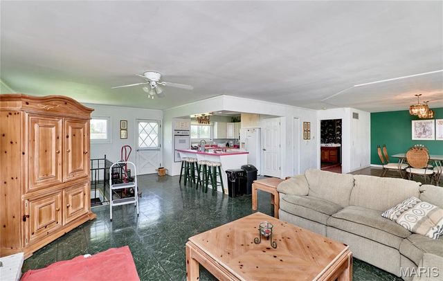 196 Absolut Lane, Troy, MO 63379