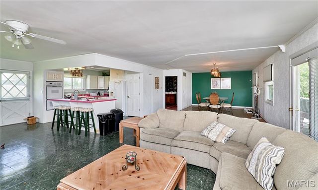 196 Absolut Lane, Troy, MO 63379