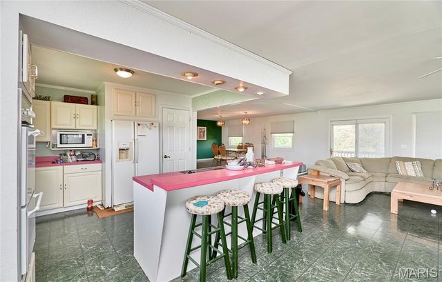196 Absolut Lane, Troy, MO 63379